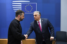 Politico: Węgry potajemnie pomagają Ukrainie w dostawie broni