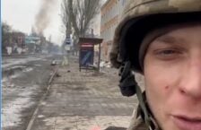 „Miasto płonie, wróg naciera”: Ukraiński żołnierz nagrał apel z otoczonego Bachmutu