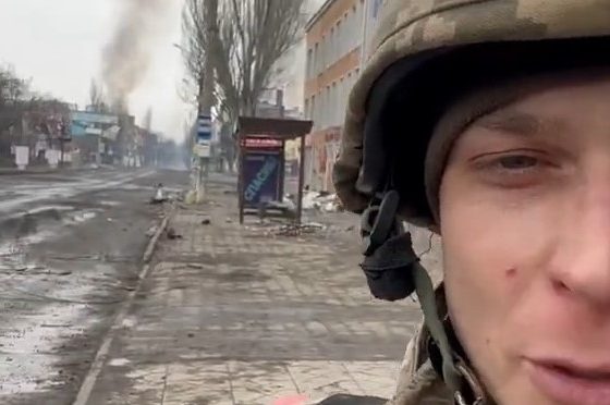 „Miasto płonie, wróg naciera”: Ukraiński żołnierz nagrał apel z otoczonego Bachmutu