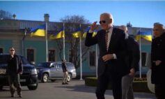 Biden w tajemnicy wyjechał z USA. Jaką drogą przybył do Kijowa? (WIDEO)