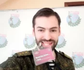 Rosyjski neonazista, który szczycił się rzekomą głową ukraińskiego żołnierza, niemal stracił swój durny łeb. Na razie jego stan jest stabilnie ciężki