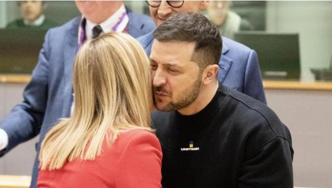Giorgia Meloni i Wołodymyr Zełenski w Brrukseli 9.02.2023. Fot: Printscreen/video.corriere.it