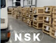 „Gruz-200” przybył do Nowosybirska. 100 drewnianych skrzyń z ciałami żołnierzy (WIDEO)