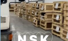 „Gruz-200” przybył do Nowosybirska. 100 drewnianych skrzyń z ciałami żołnierzy (WIDEO)