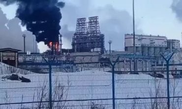 Potężny pożar w Rosji. W ogniu rafineria Łukoil (WIDEO)
