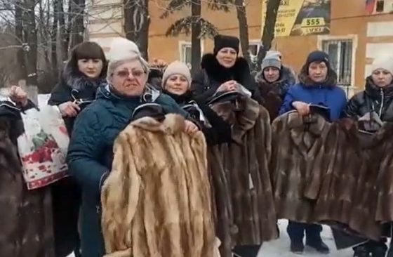 Rosyjskim wdowom „zadośćuczyniono” śmierć synów i mężów. A miały być Łady!
