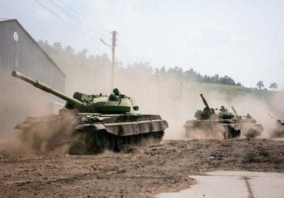 Armia Putina wprowadza na Ukrainę czołgi z lat '60