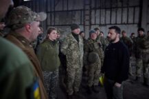 Zełenski odwiedził żołnierzy w Donbasie