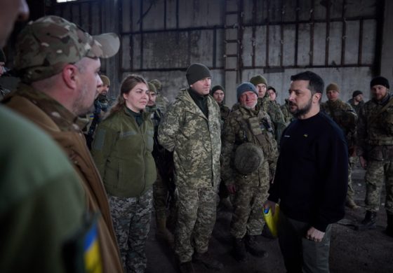 Sondaż: Czy Zełenski powinien być prezydentem do zakończenia wojny?