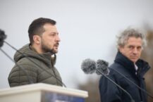 Zełenski w Buczy o zbrodniczej naturze Rosjan