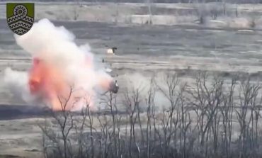 Taki piękny strzał: Ukraińcy trafili z Javelina dwa rosyjskie czołgi T-72B (WIDEO)