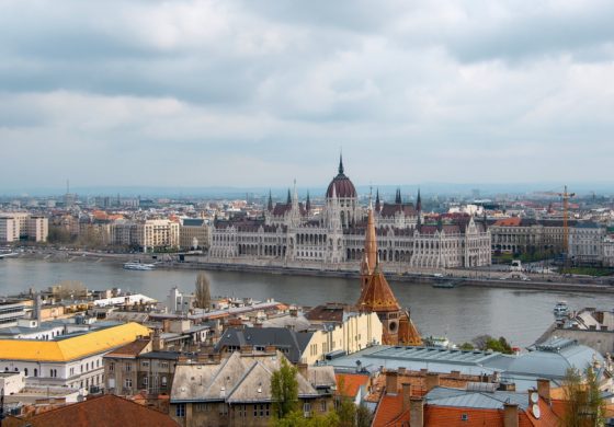 Węgry opóźniają ratyfikację wniosków Finlandii i Szwecji o członkostwo w NATO