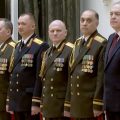 Od lewej: Przewodniczący Komitetu Granicznego Anatolij Lapo, minister obrony Wiktor Chrenin, minister spraw wewnętrznych Iwan Kubrakow, szef KGB Iwan Tertel, sekretarz Rady Bezpieczeństwa Aleksander Wolfowicz i szef Administracji Prezydenta Igor Siergiejenko, na ceremonii u Aleksandra Łukaszenki 7 marca. Fot: printscreen. nashaniva.com
