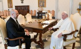 Wywiesić białą flagę? Watykan skomentował apel Papieża do Ukraińców