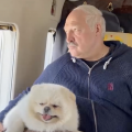 Aleksander Łukaszenka ze swoim pupilem szpicem Umkiem