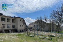 Rosjanie ostrzelali osady i zbombardowali szkołę w obwodzie chersońskim. Są ofiary śmiertelne