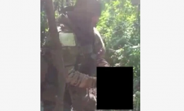 Rosyjskie bestie nożem obcięły głowę żyjącemu ukraińskiemu żołnierzowi (+18)