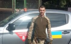 To temu ukraińskiemu żołnierzowi okupant ściął nożem głowę. Osierocił dzieci