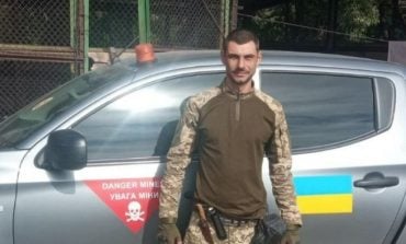 To temu ukraińskiemu żołnierzowi okupant ściął nożem głowę. Osierocił dzieci