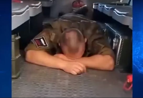 Pijany rosyjski żołnierz