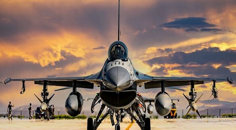 Kolorowa fotografia samolotu wielozadaniowego F-16