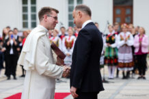 Zakonnik z Białorusi otrzymał w Belwederze polskie obywatelstwo. Dzień Polonii i Polaków za Granicą