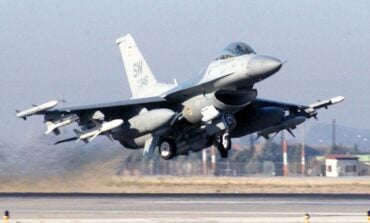 Pentagon: Warunki na polu bitwy nie są teraz idealne by przerzucić F-16 na Ukrainę