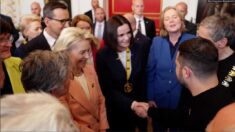 Niebywałe. Zełenski uścisnął dłoń liderce białoruskiej opozycji