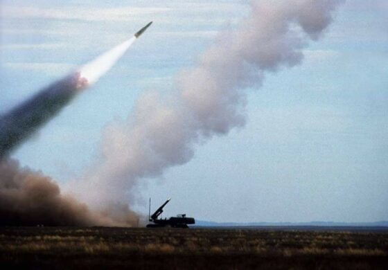 Były polski minister obrony: NATO może niebawem zestrzeliwać rosyjskie rakiety nad zachodnią Ukrainą