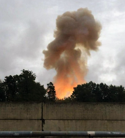 Kolorowa fotografia z momentu wybuchu w największej w Rosji fabryce prochu strzelniczego w mieście Kotowsk pod Tambowem