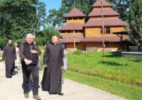 Kardynał Krajewski z papieską misją na Ukrainie; kardynał Zuppi jedzie do Moskwy