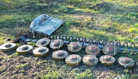 Kolorowa fotografia rosyjskich min przeciwpancernych