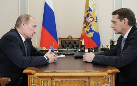 Prezydent Rosji Władimir Putin i dyrektor Służby Wywiadu Zewnętrznego Siergiej Naryszkin