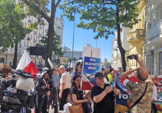 Prorosyjska demonstracja w Warszawie. Czego domagają się uczestnicy