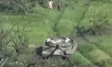 Czołgista nudysta: bez odzienia, ale przeżył. Film z ucieczką z czołgu nagiego rosyjskiego okupanta (WIDEO)