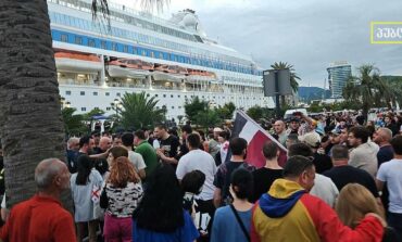 Tak Gruzini powitali w Batumi statek wycieczkowy z rosyjskimi turystami (WIDEO)