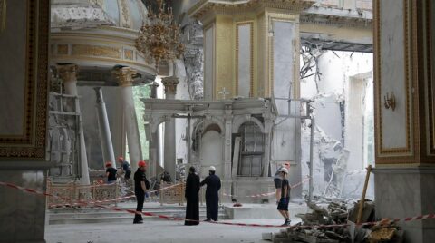 Kolorowe zdjęcie Sobór Przemienienia Pańskiego po rosyjskim ataku na Odessę
