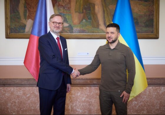 Zełenski w Pradze: Czechy przekażą Ukrainie śmigłowce szturmowe i amunicję