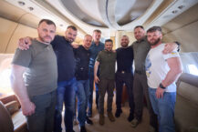 „Wróciliśmy i będziemy robić swoje”. Rosyjscy propagandyści biją na alarm w związku z powrotem dowódców „Azowa”