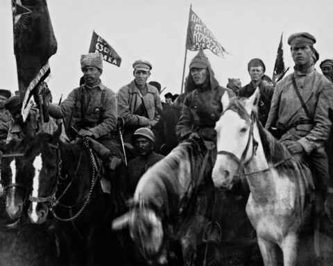 czarno białe zdjęcie kawalerii bolszewickiej