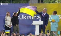 Zełenski z flagą z Bachmutu wygłosił w Wilnie historyczne przemówienie: „Żadnych okupacji w Europie”