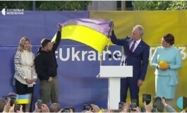 Zełenski z flagą z Bachmutu wygłosił w Wilnie historyczne przemówienie: „Żadnych okupacji w Europie”