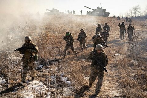 Ukraińscy żołnierze w natarciu