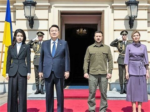 Prezydent Korei Południowej Yoon Suk Yeol i prezydent Ukrainy Wołodymyr Zełenski, Kijów, 15 lipca 2023 r.
