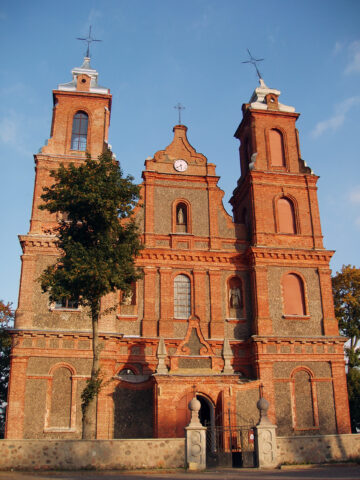 Fasada kościoła w Turgielach