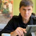 Kolorowe zdjęcie doradcy prezydenta Ukrainy Mychajło Podolak