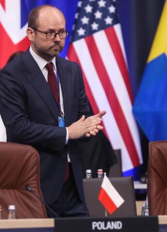 Kolorowa fotografia szefa Biura Polityki Międzynarodowej Kancelarii Prezydenta Marcina Przydacza