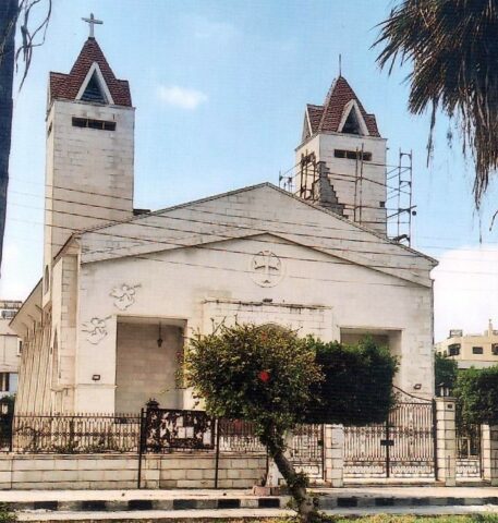 Wieża kościoła Saidy Tartous (Pani Tartousu) po tragicznym trzęsieniu ziemi 6 lutego 2023 roku