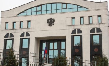 W Mołdawii kierowca staranował bramę rosyjskiej ambasady