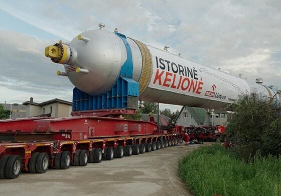 Gigantyczny reaktor dotarł już do Możejek